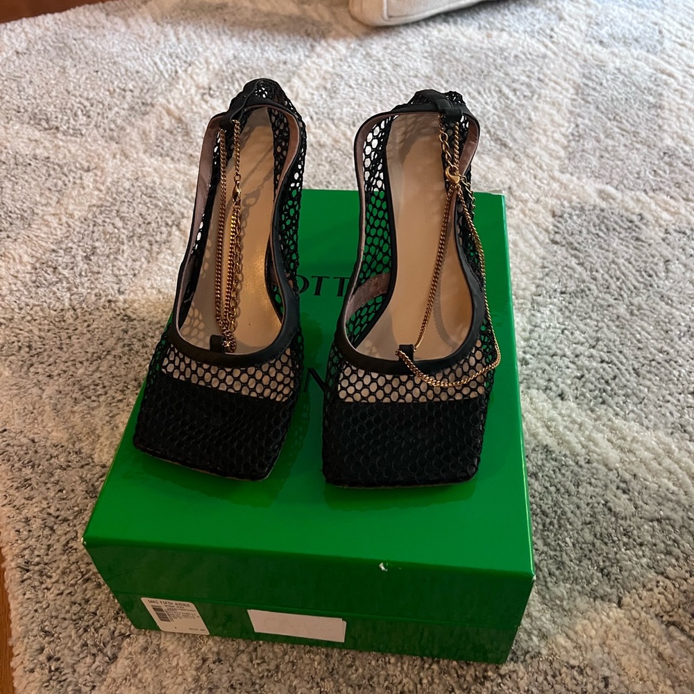 Black chain and net bottegas